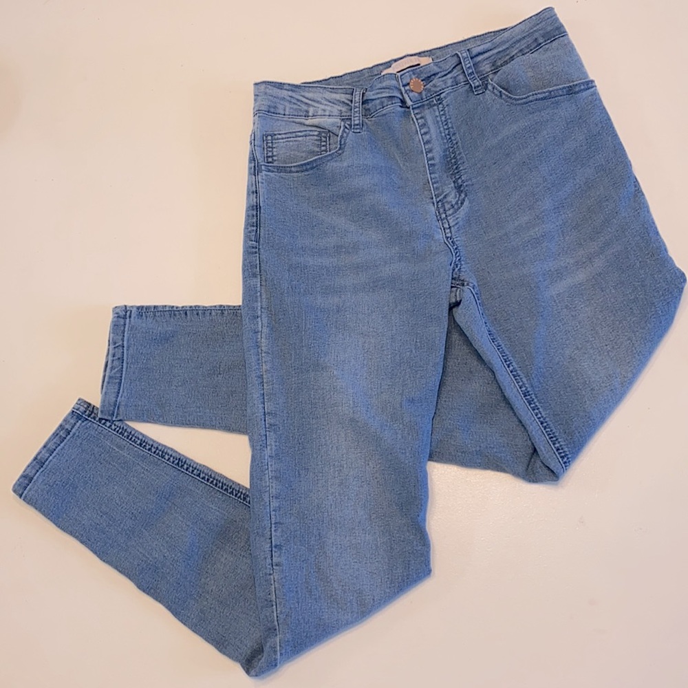 Women’s Forever 21 skinny jeans. Size 26.